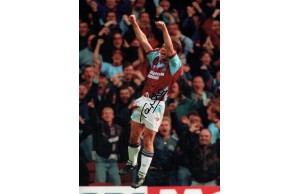 Tony Cottee 16x12 Signed West Ham Photograph